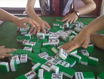 娱乐吃瓜酱打麻将,四川麻将乐趣无限